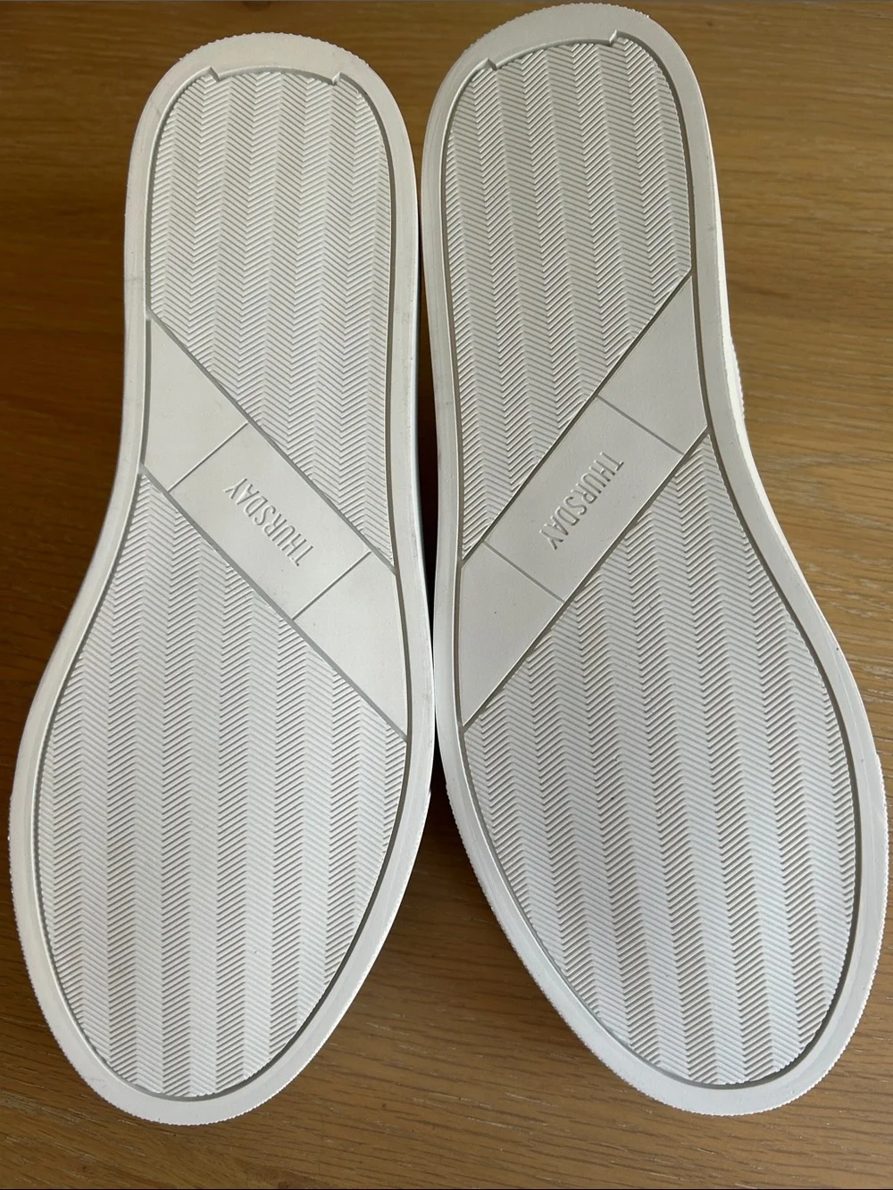 THURSDAY LOW TOP Encore SNEAKERS, White, Size 9, NWT